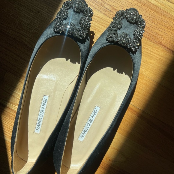 Black Manolo Blahnik Hangisi crystal buckle satin flats - Picture 1 of 12